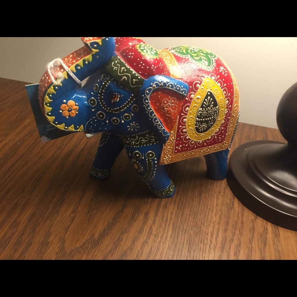 Elephant statue - Picture 1 of 7